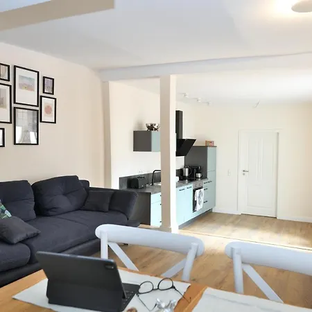 Schiefe Haus Festspiele