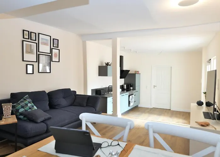 Schiefe Haus Festspiele