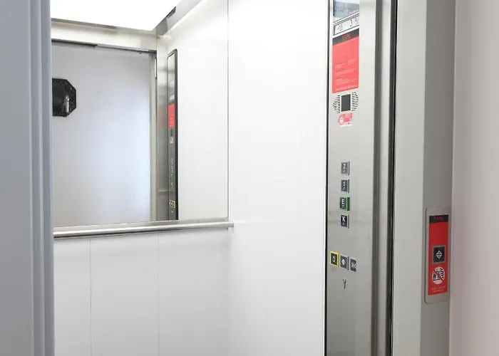 Schiefe Haus Festspiele