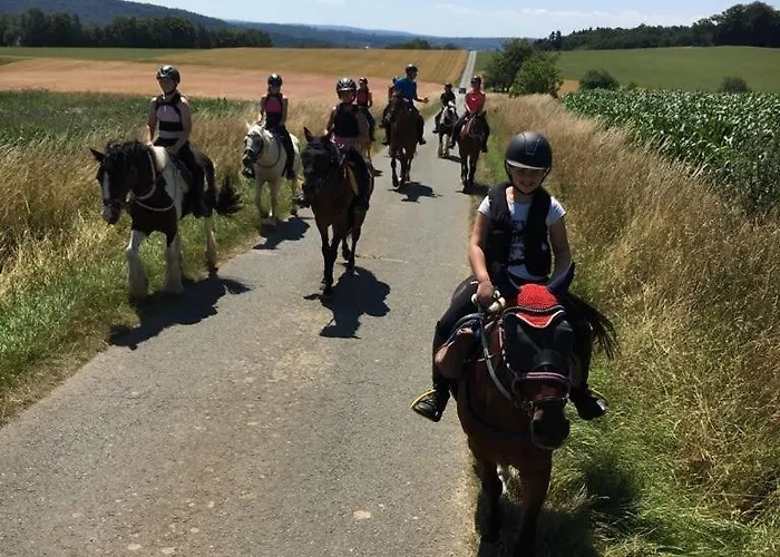 Schiefe Haus Festspiele *