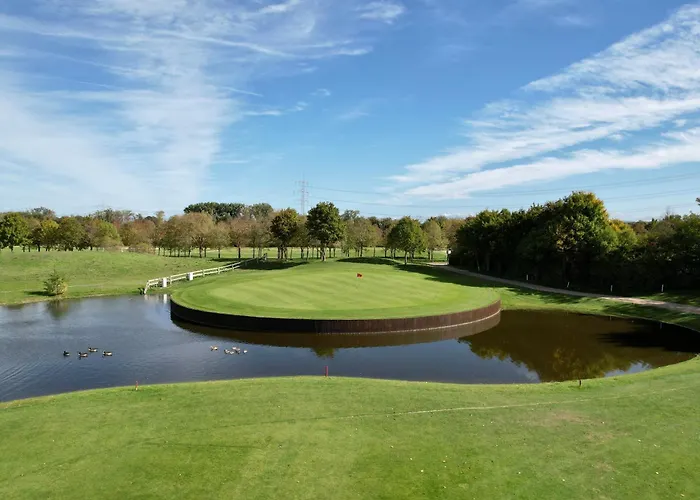 Schiefe Haus Festspiele